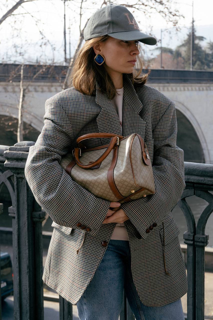 Jacket with drawstring