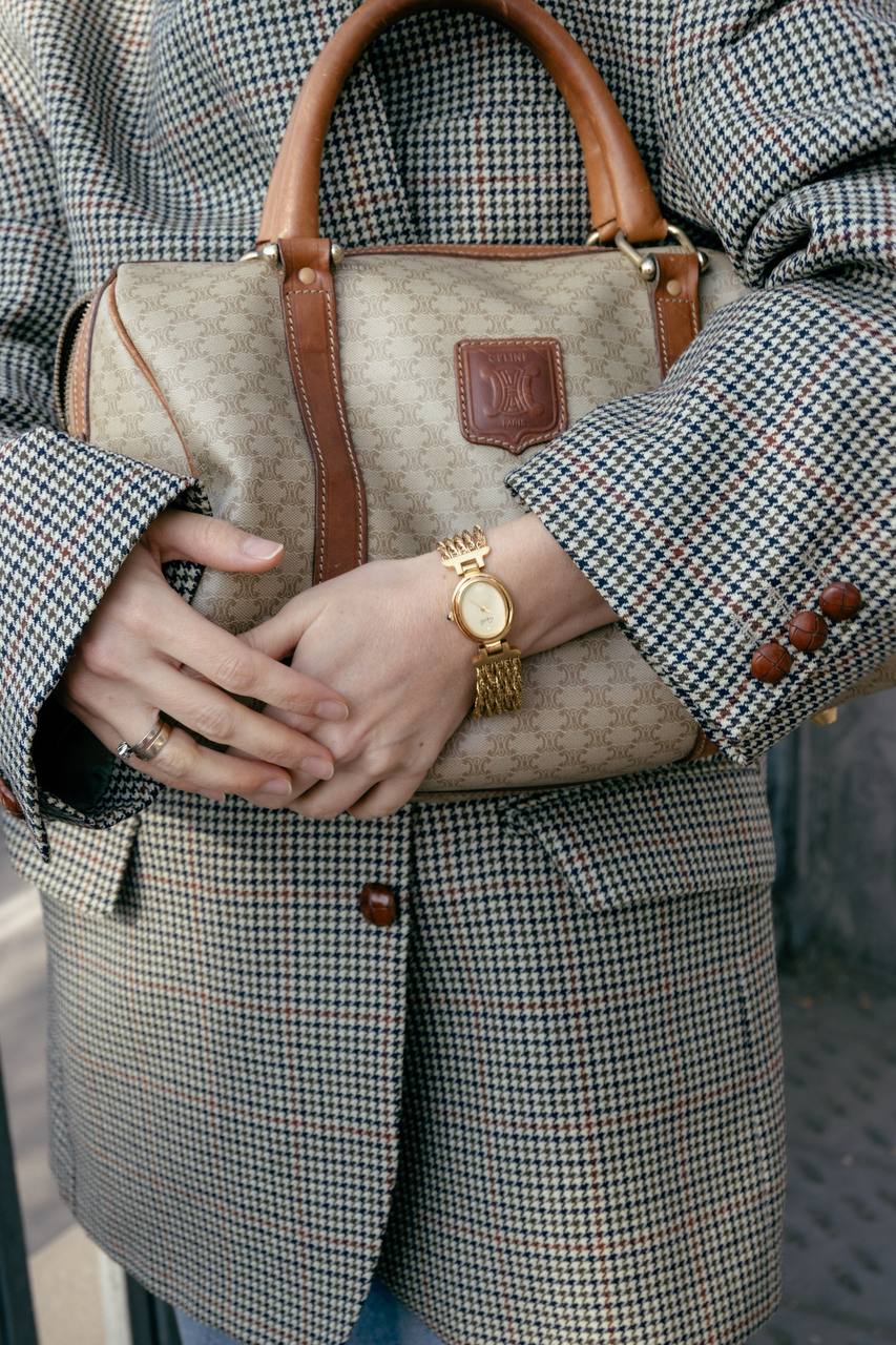 Jacket with drawstring