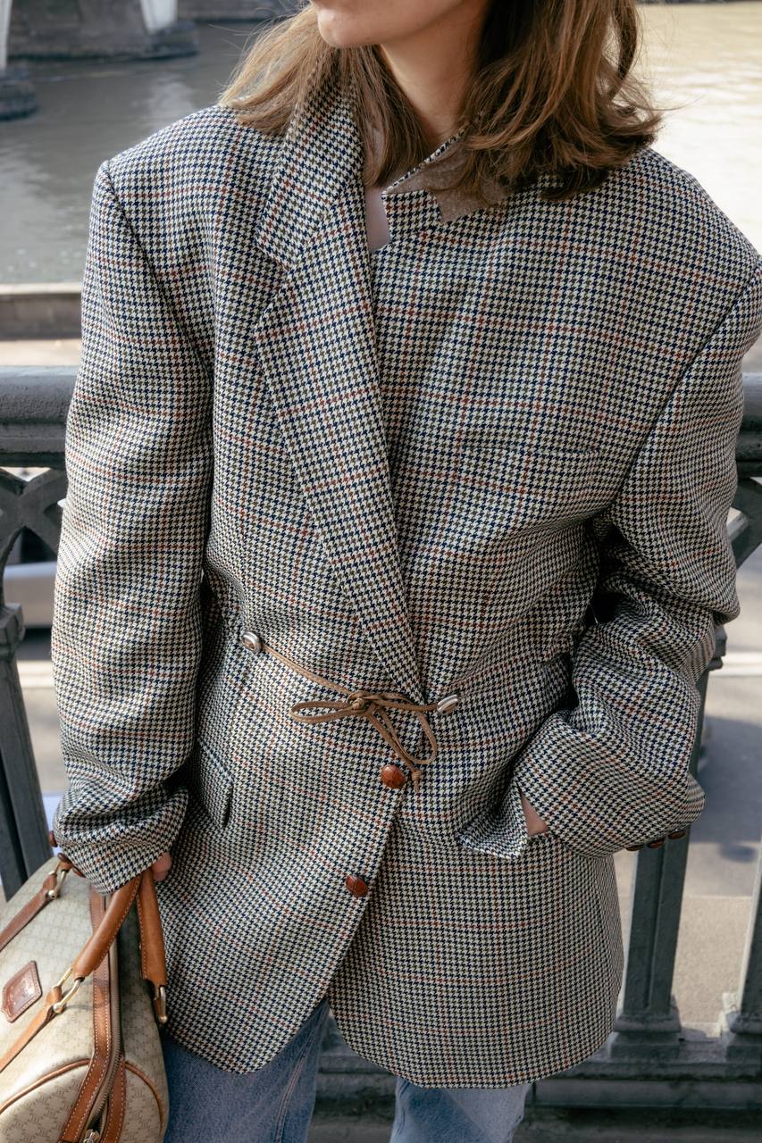 Jacket with drawstring