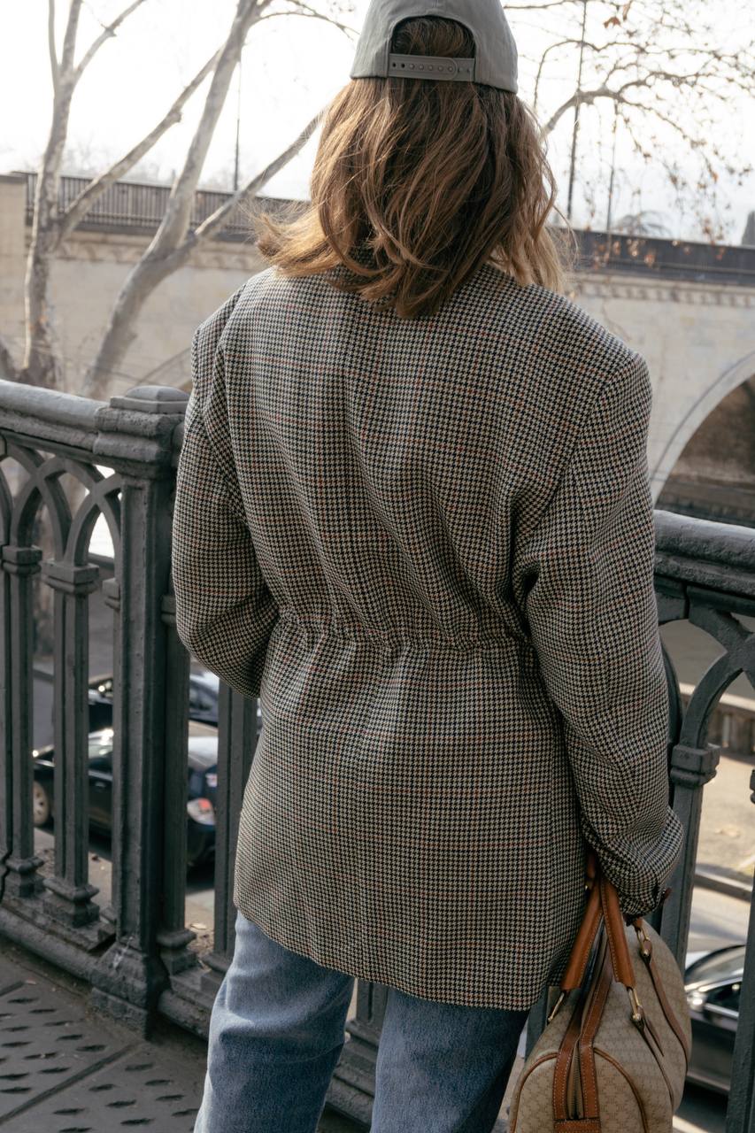 Jacket with drawstring