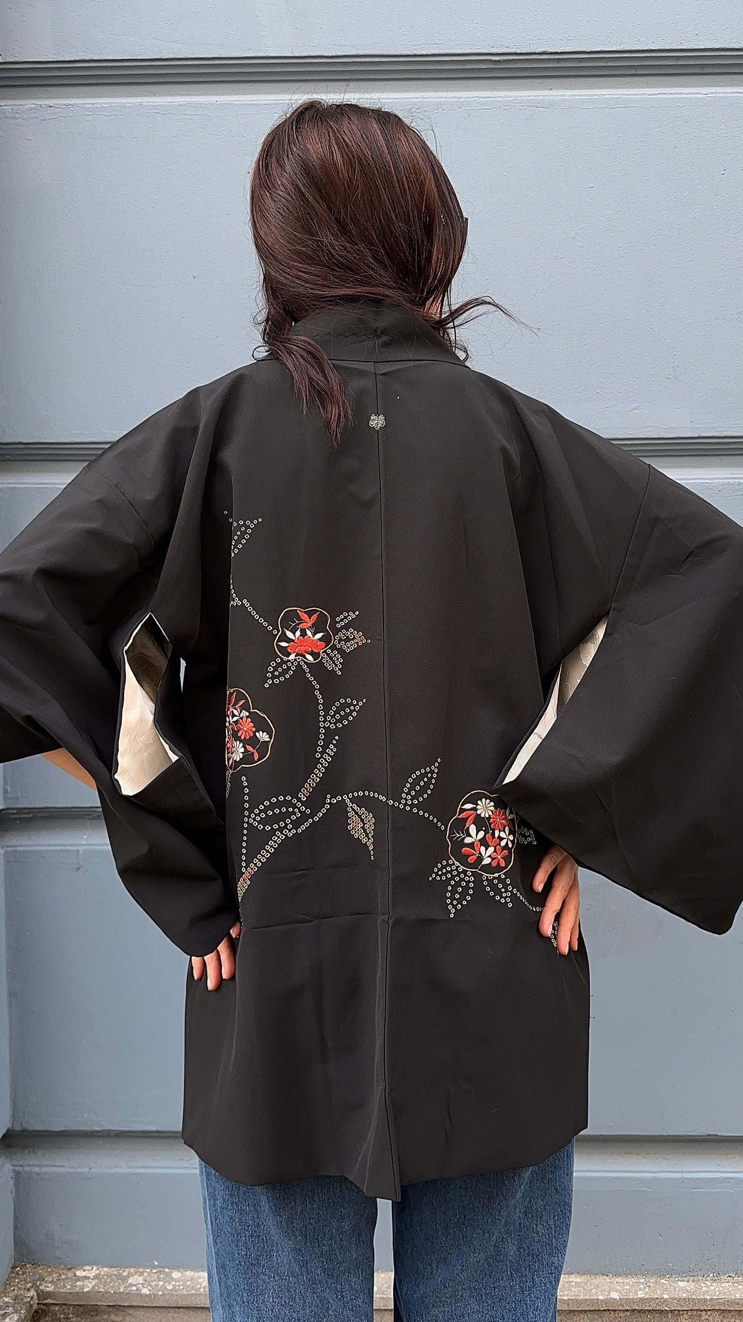 Black haori with flowers pattern